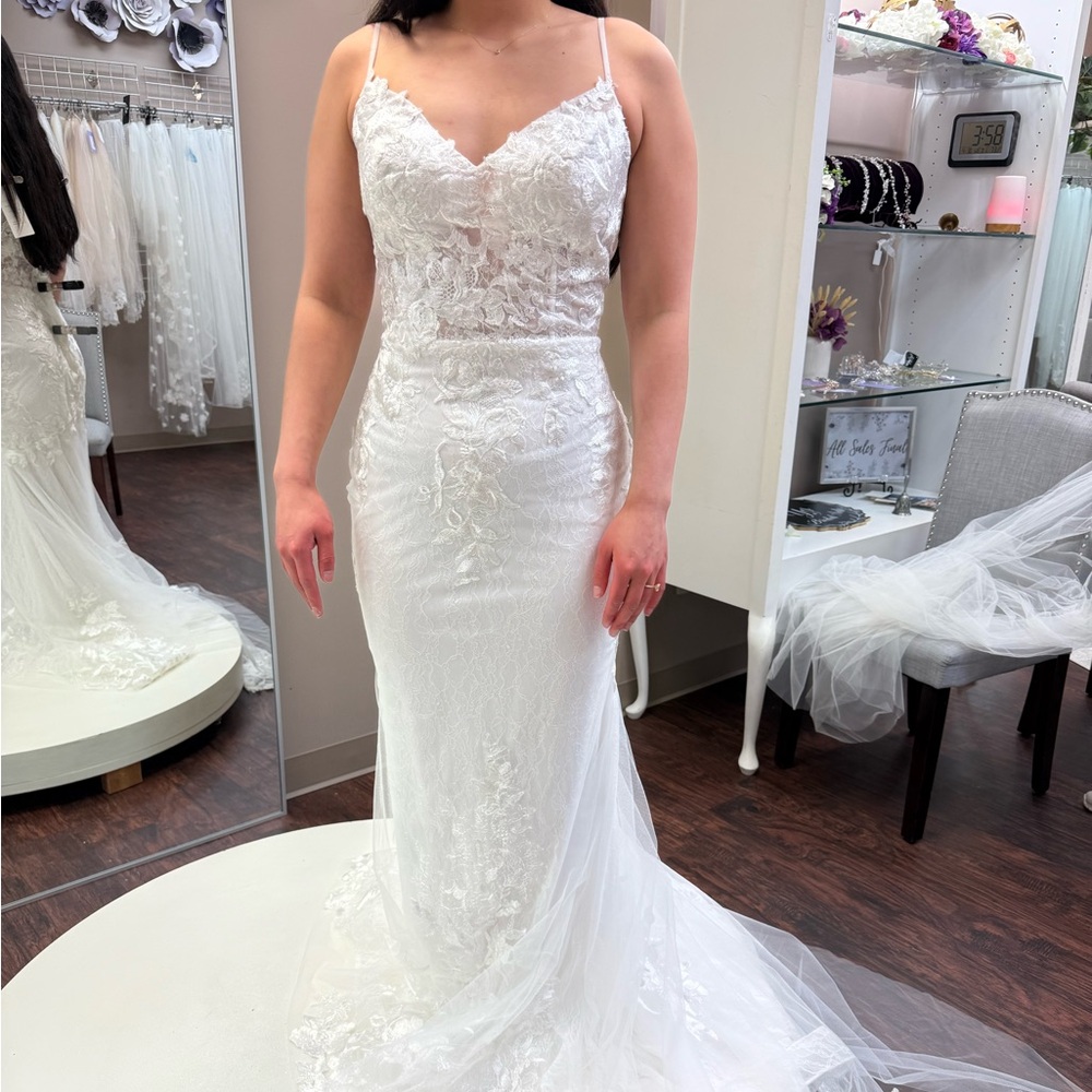 Elegant White Lace Wedding Dress